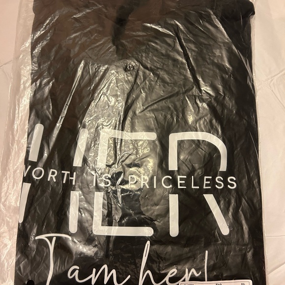 NWT Her Worth Is Priceless Graphic Designed T-Shirt XXL - Picture 5 of 8
